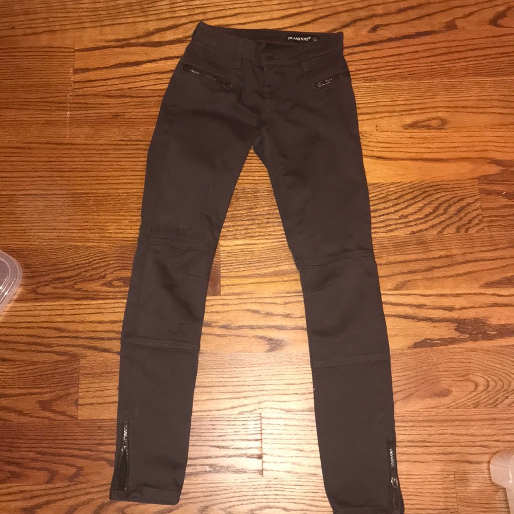 NEVER WORN jeans with zippers, low rise